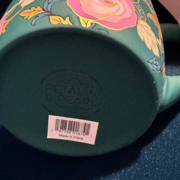 Petal & Pearl Set of 2 Soft Touch Pink Green Floral Coffee Mugs Gold Detail NWT - Picture 6 of 6